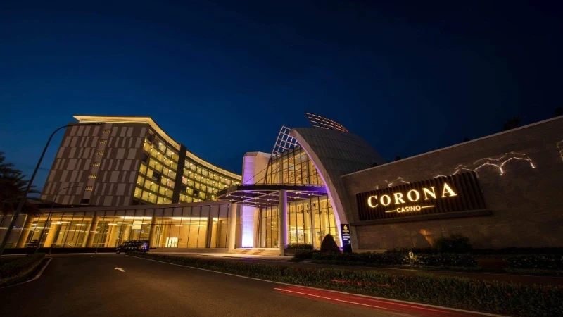 Corona Resort & Casino được xây dựng với diện tích hơn 18.000 m2 